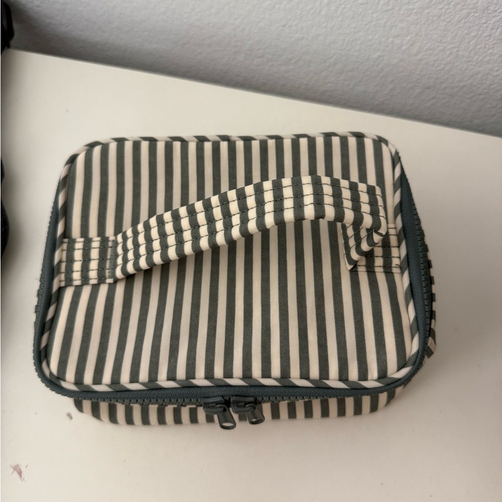 Baggu small cosmetic case